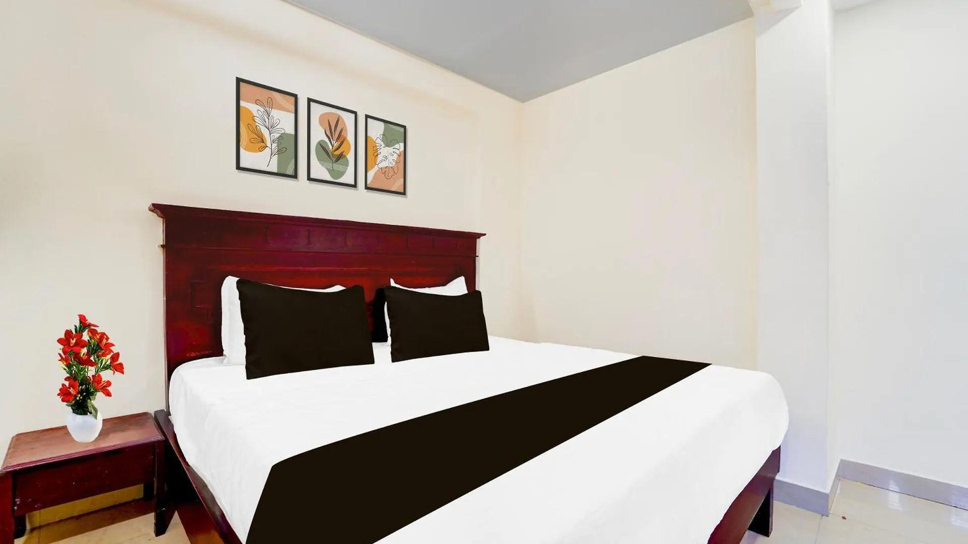 Super Hotel O Dh Road Ernakulam Kochi