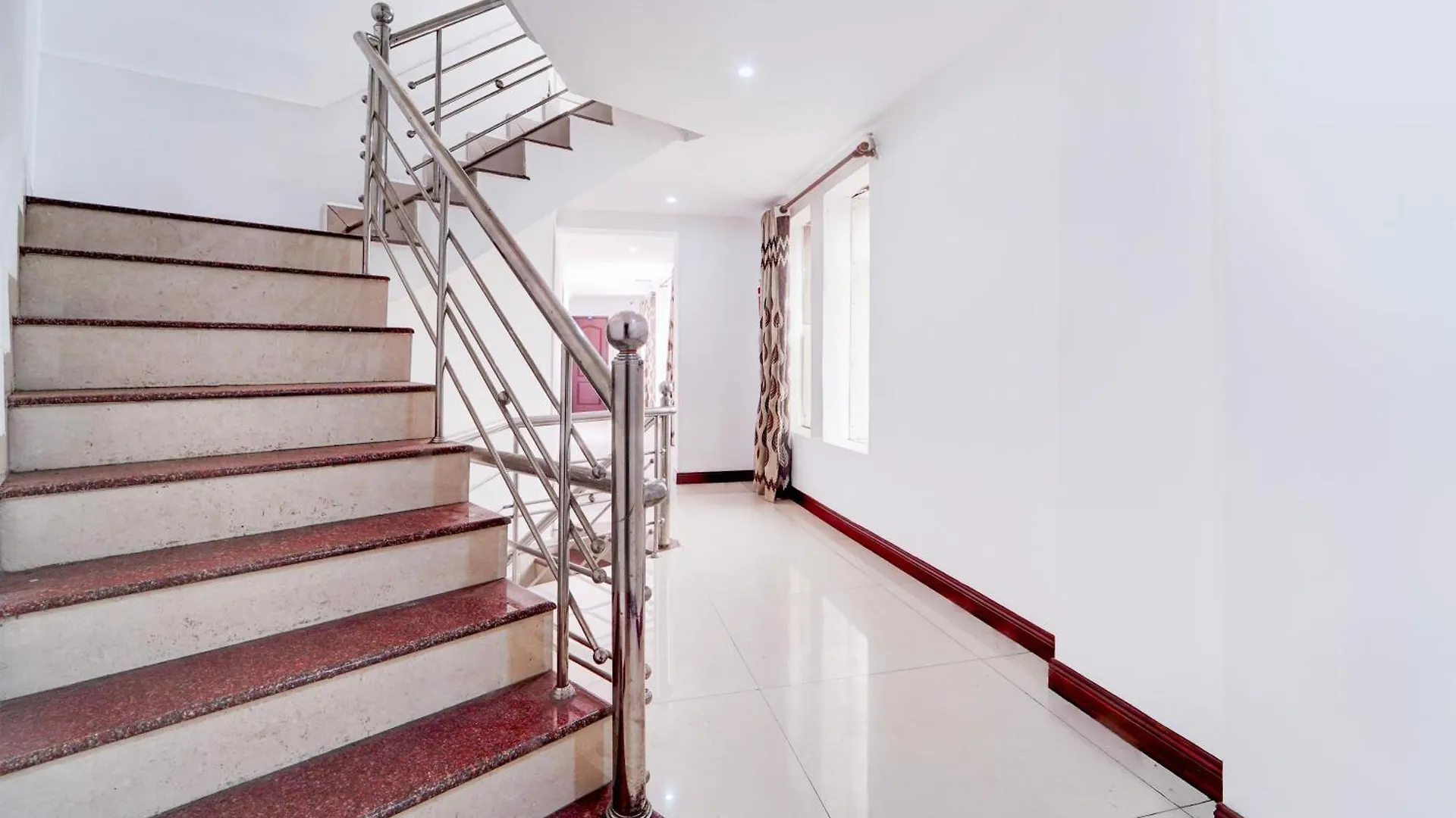 Super Hotel O Dh Road Ernakulam Kochi