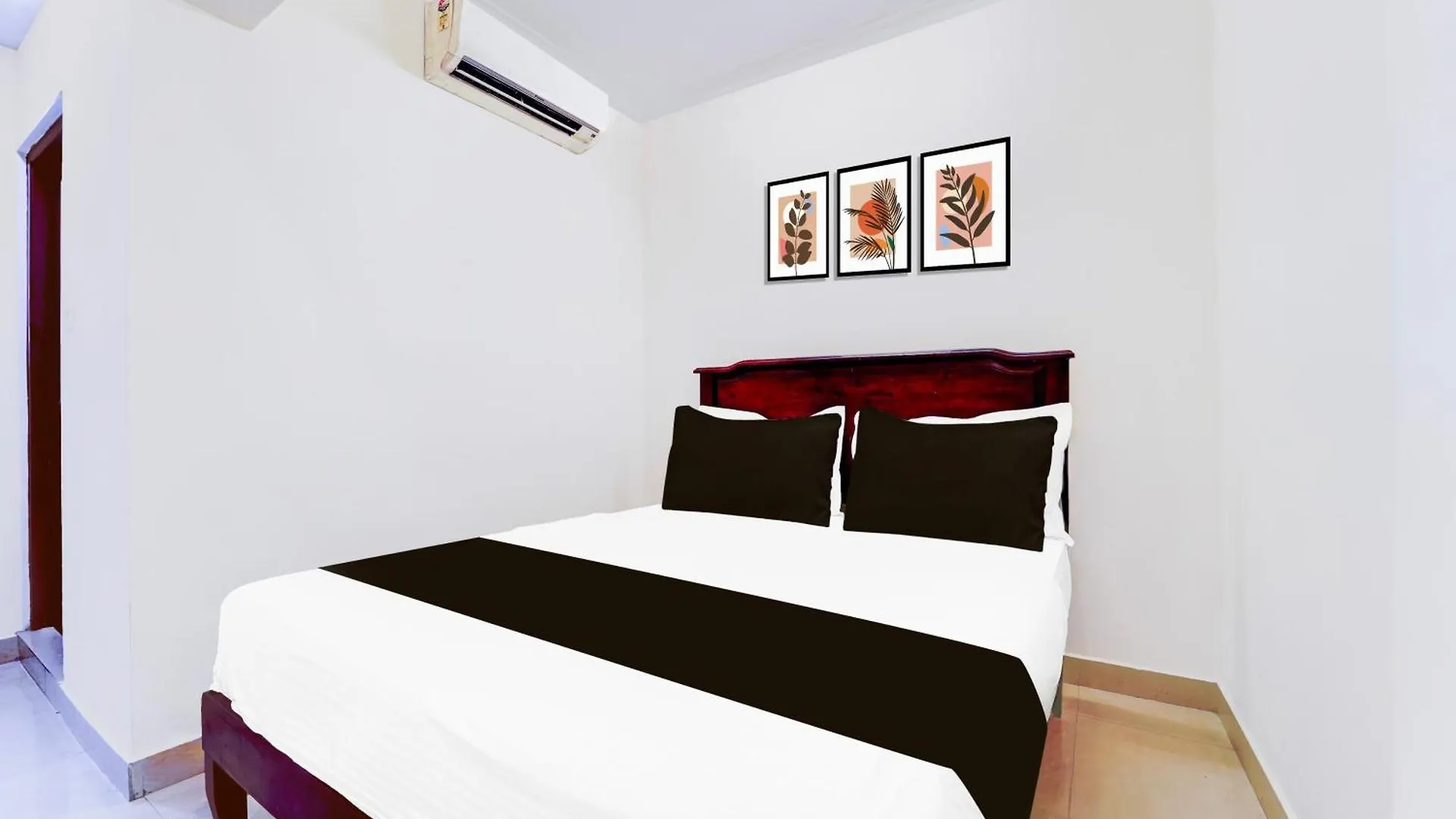 Super Hotel O Dh Road Ernakulam Kochi