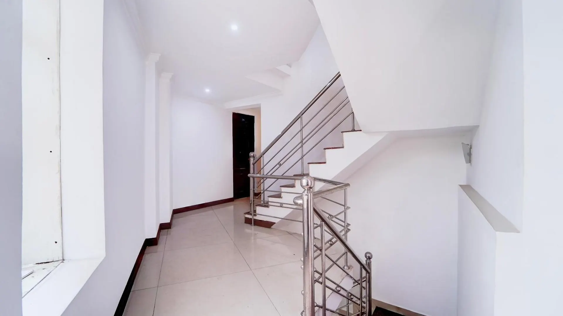 Super Hotel O Dh Road Ernakulam Kochi India